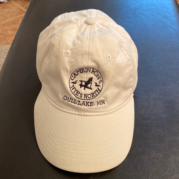 Accessories - Captain Ron’s nice North go Lake Minnesota white baseball cap, six panel